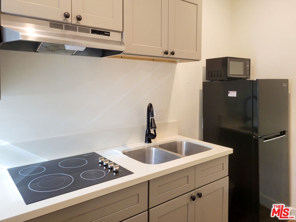 1BD Kitchen 2
