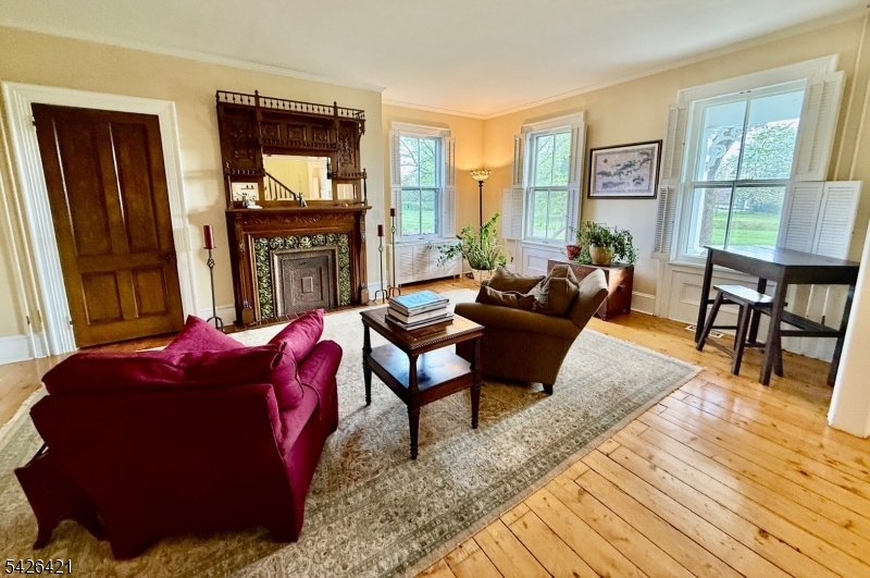 Living Rm with Antique Mantle