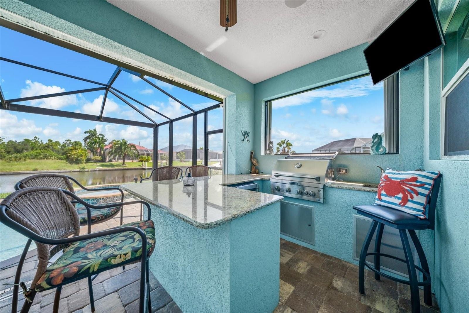 Fully Equipped Waterfront Outdoor Kitchen!