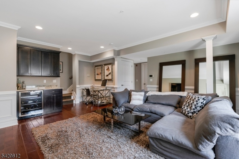 Family room w/ walk in closet