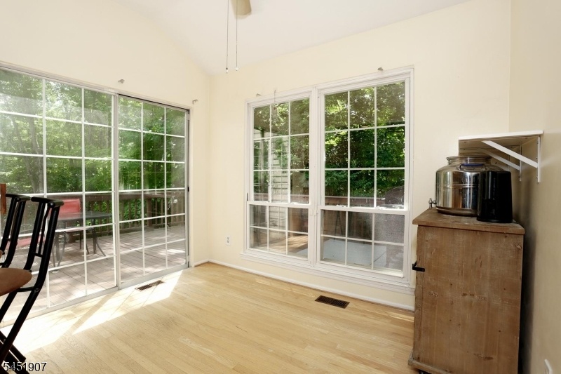 Kitchen Breakfast Area