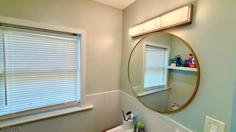 Full Bathroom 2 floor