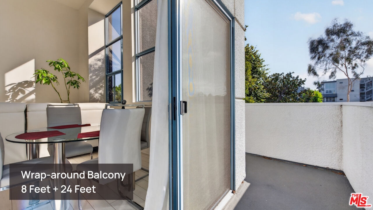 Wrap-around balcony (8' plus 2