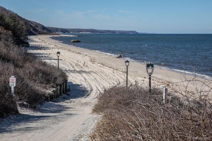 Reeves Beach on Long Island Sound