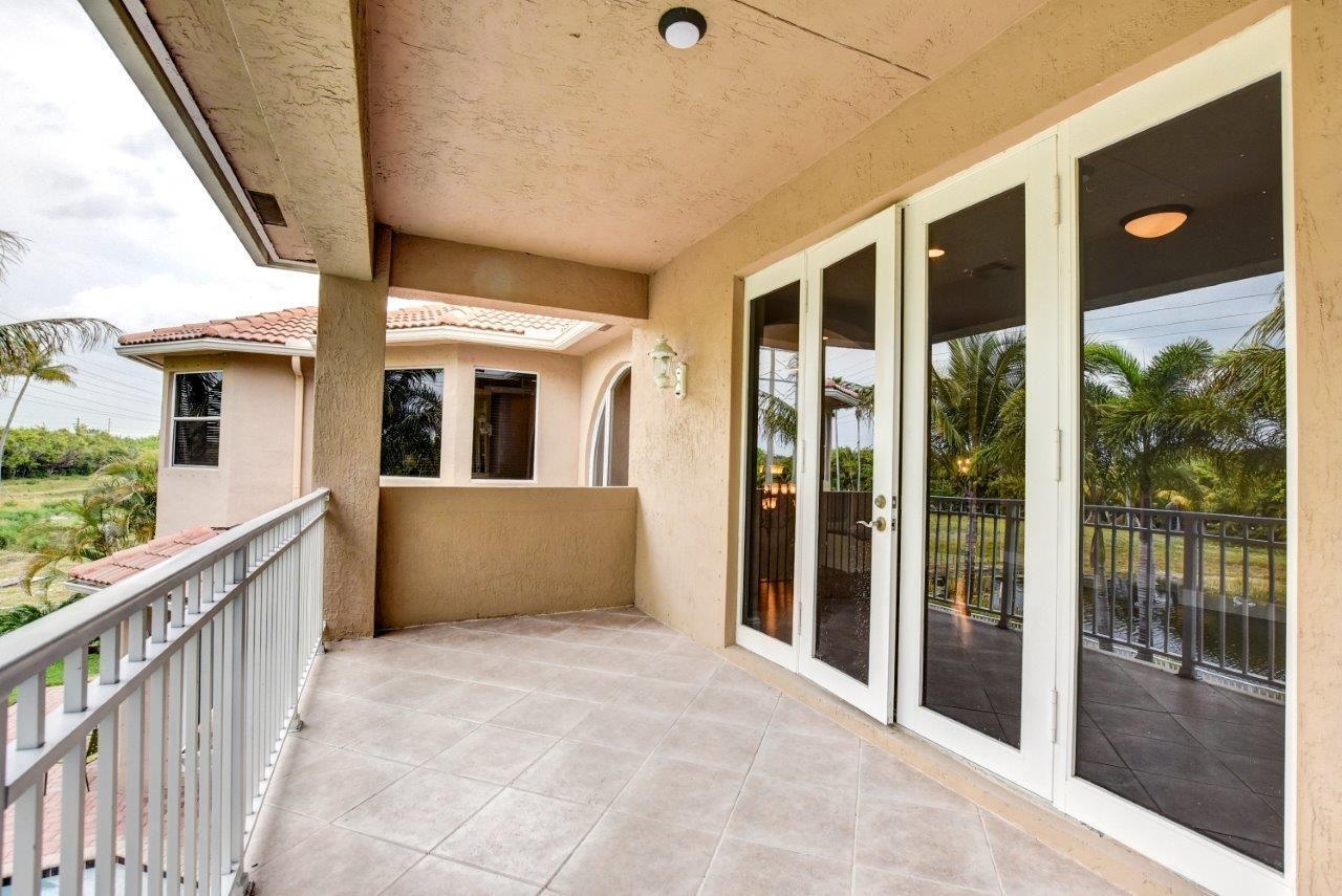 Walk out Balcony off Loft Area Upstairs