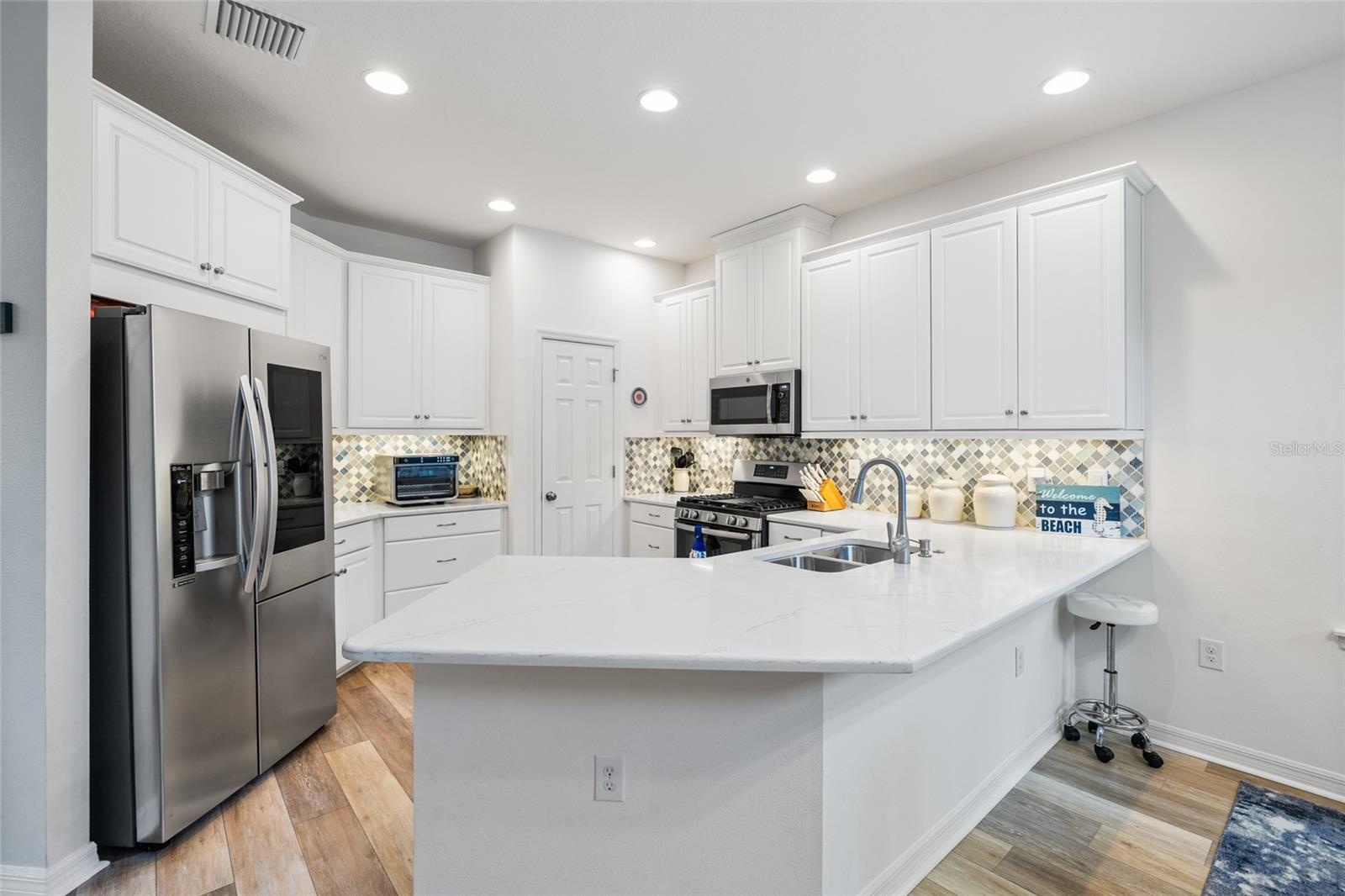 Beautiful chef's kitchen with quartz countetops, real wood cabinets and spacious pantry