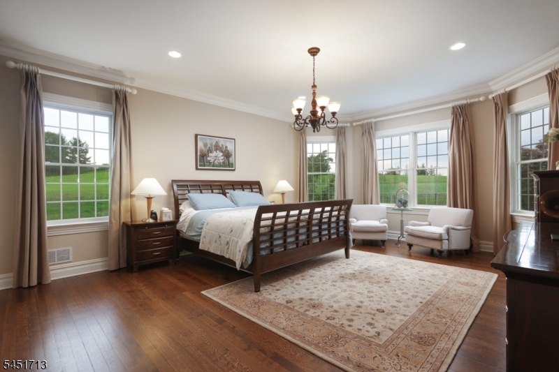 Bedroom - Main Floor