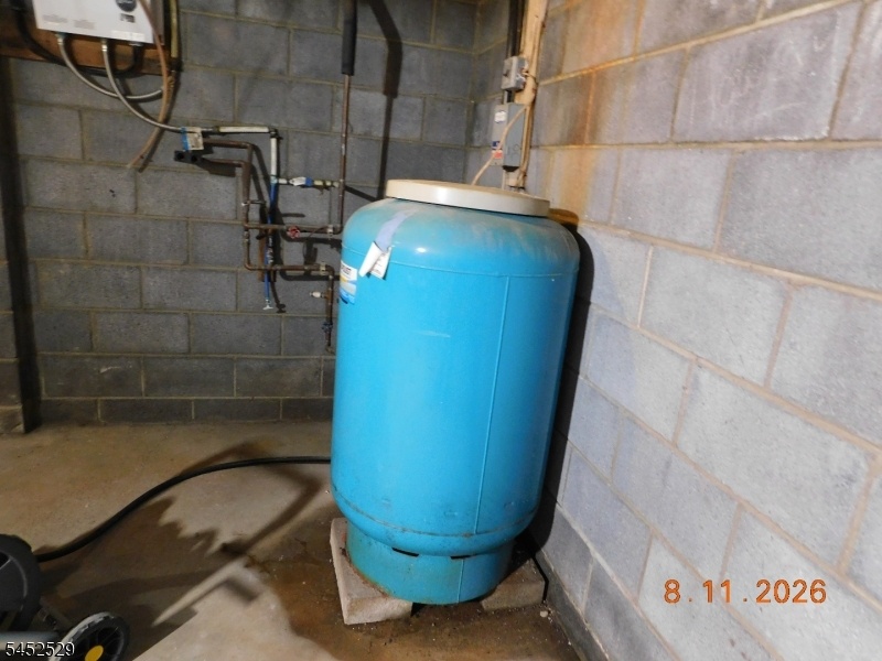 Well holding tank