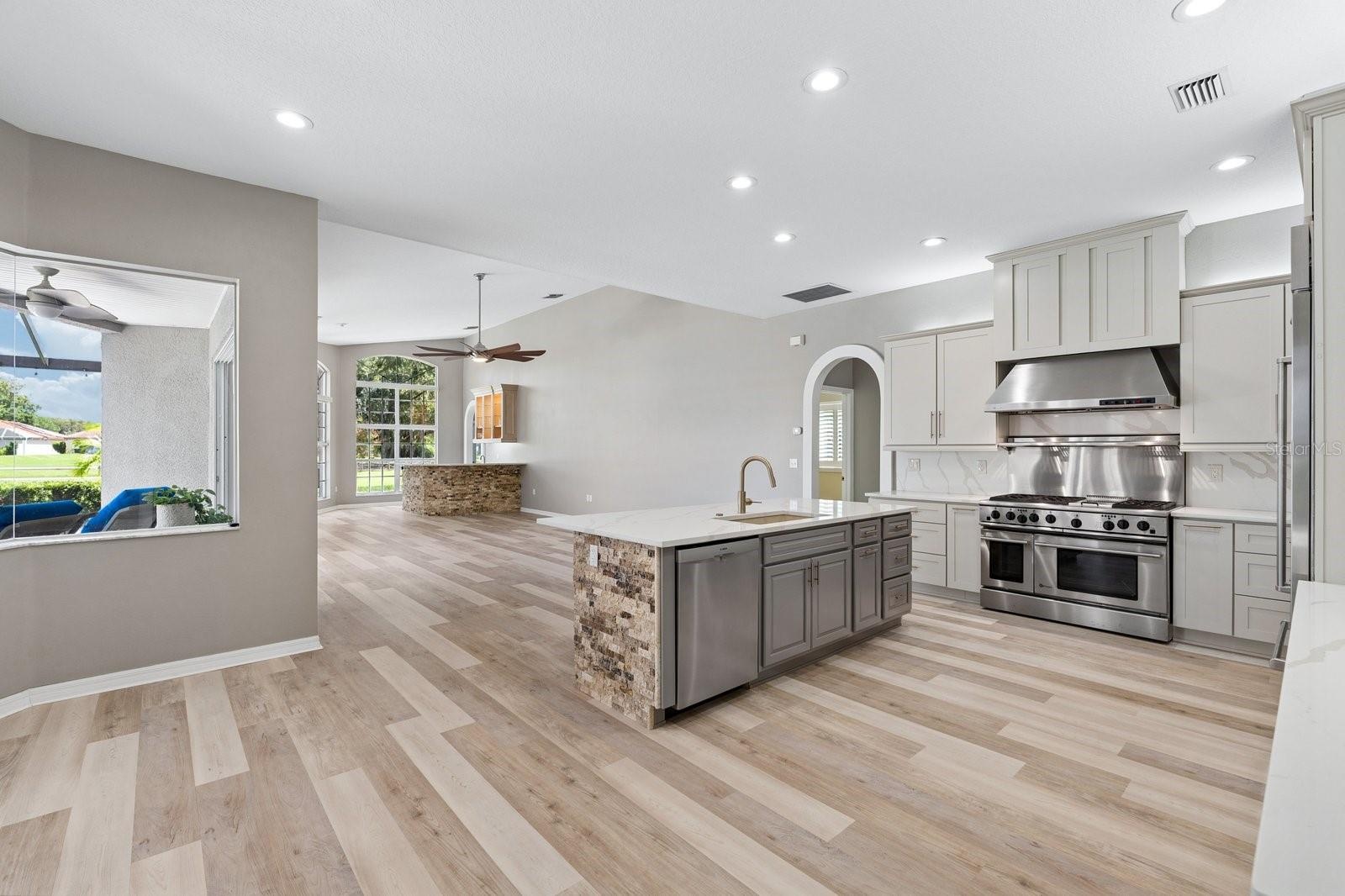 Eat-In Kitchen