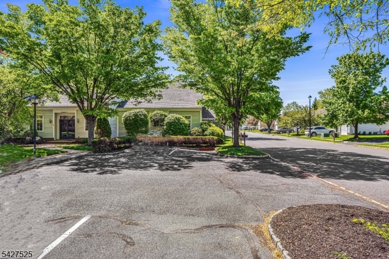 Extra parking near an garage