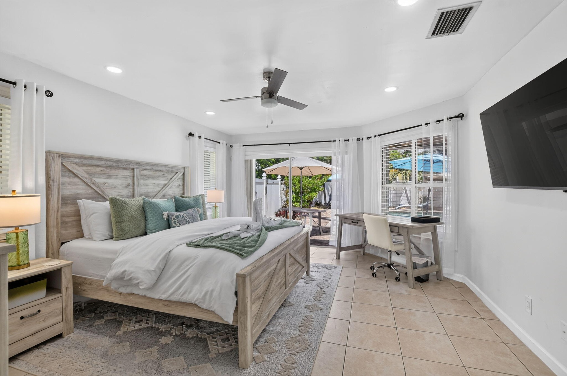 Recessed lighting, ceiling fan, and tiled flooring