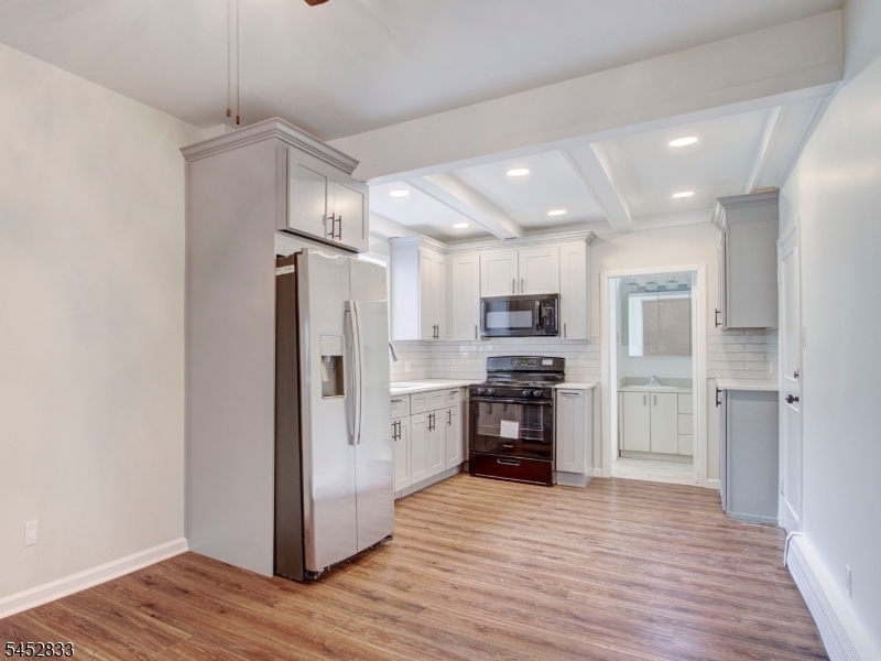 Unit 1: Eat-in Kitchen
