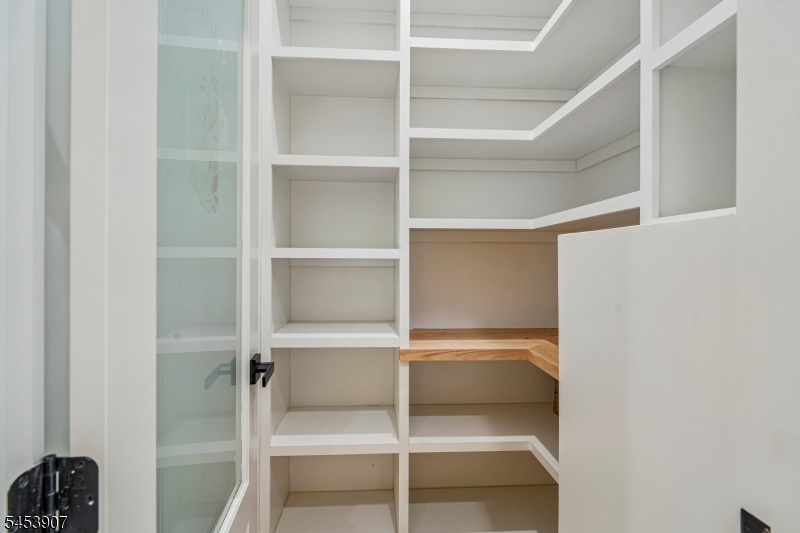 Walk-in Pantry