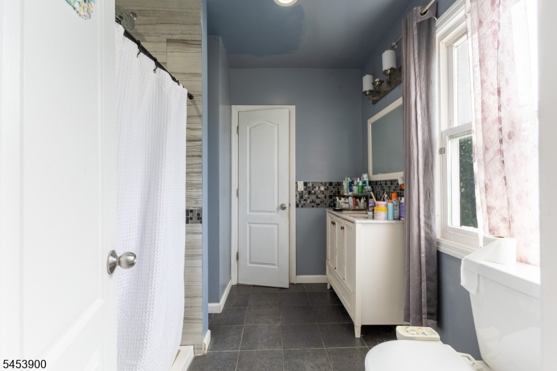 1st Floor Bath