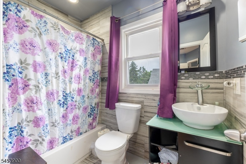 2nd Floor Bath