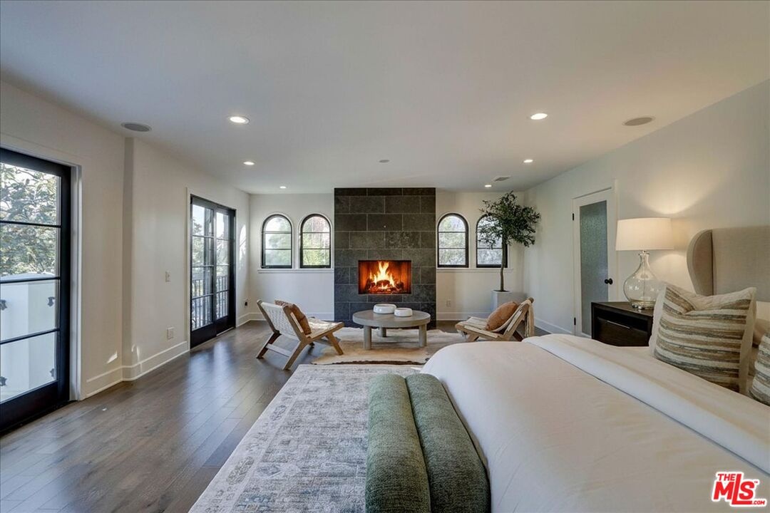 Primary Suite/w fireplace