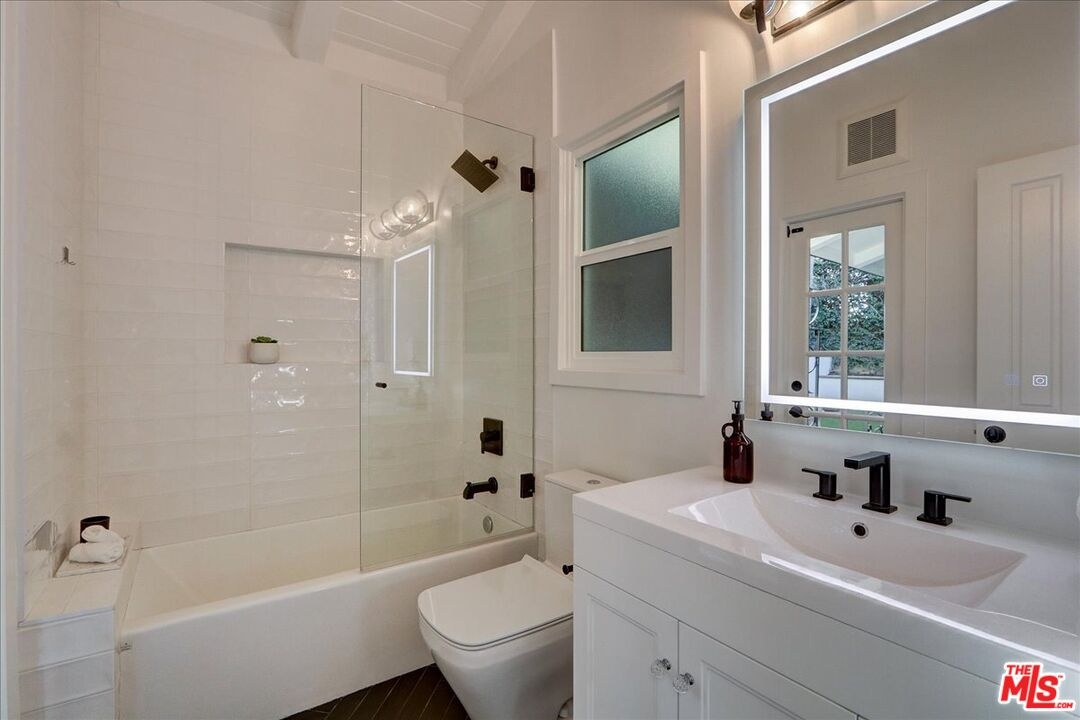 Full Bath 2