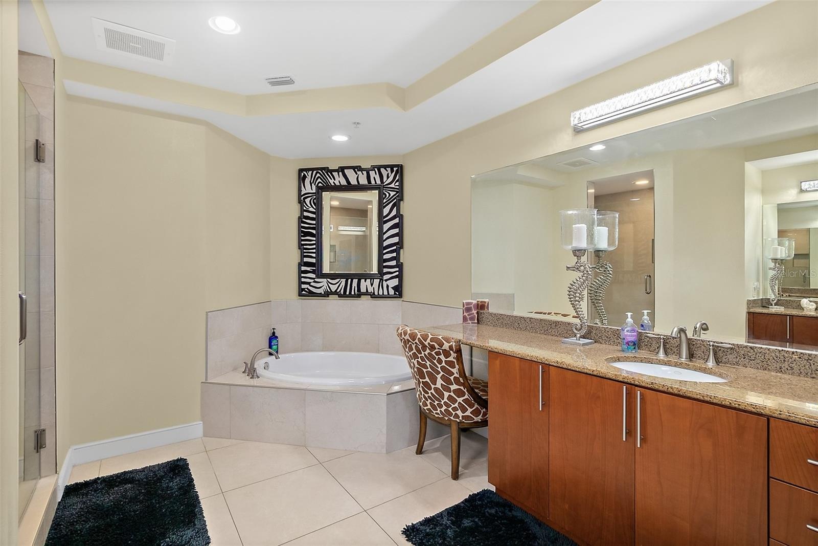 Double sinks and soaking tub