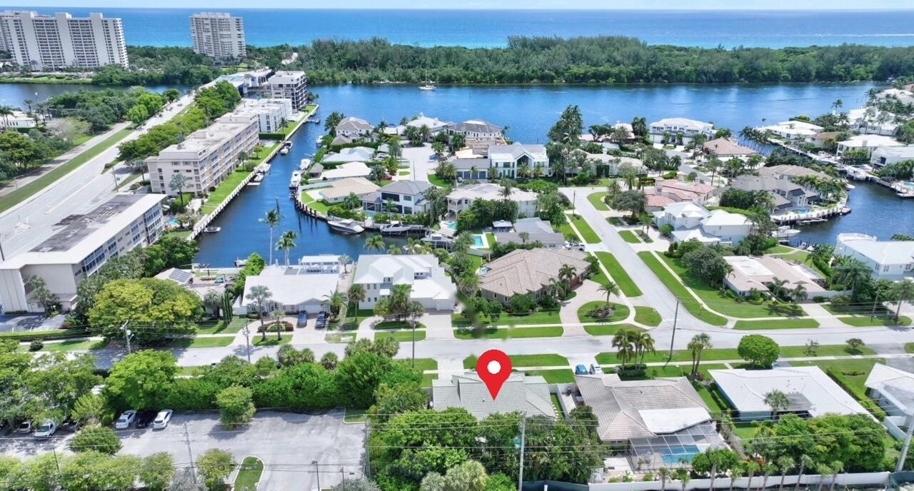0.7 miles to the beach!