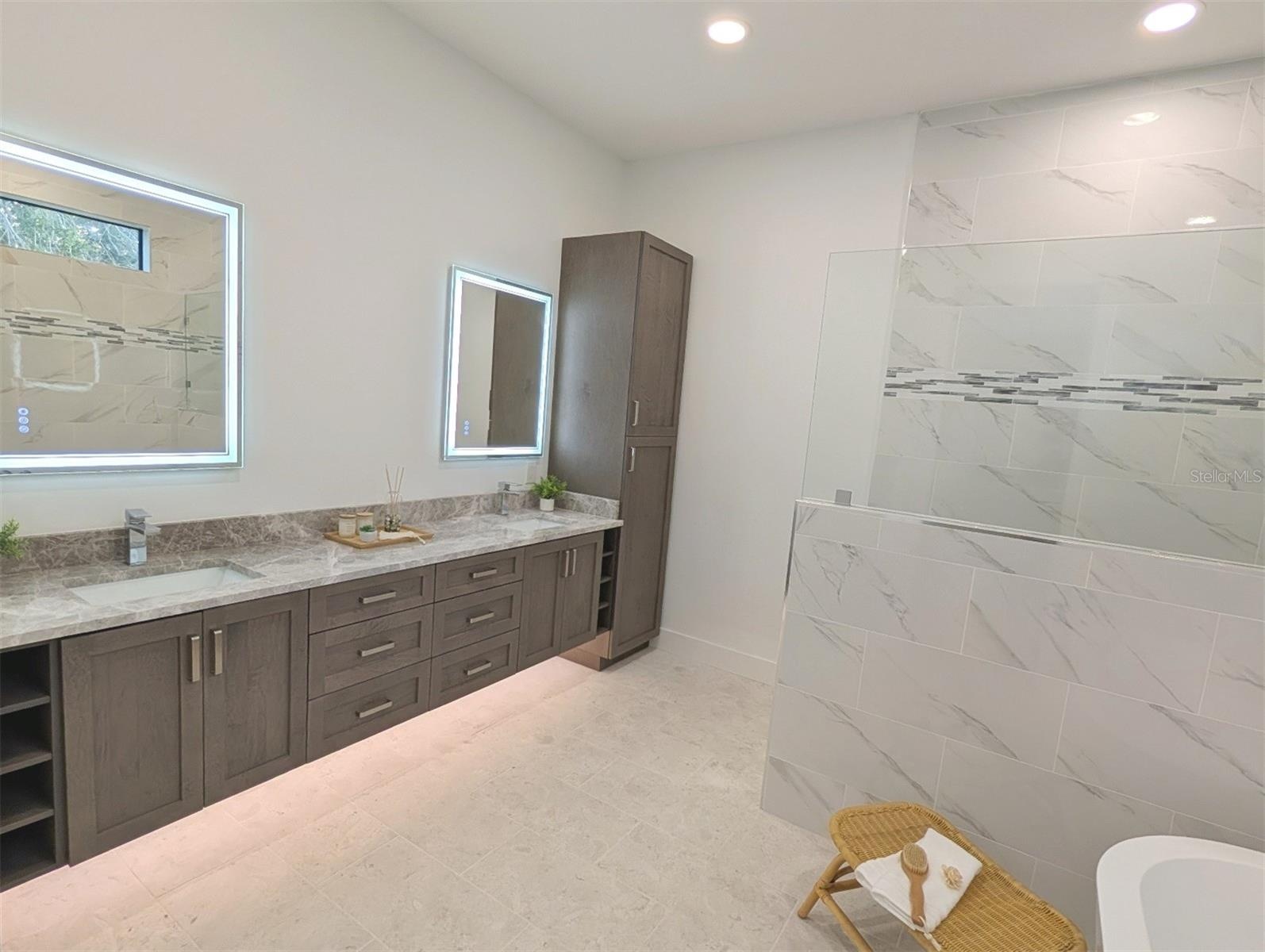 Double vanity master bath suite