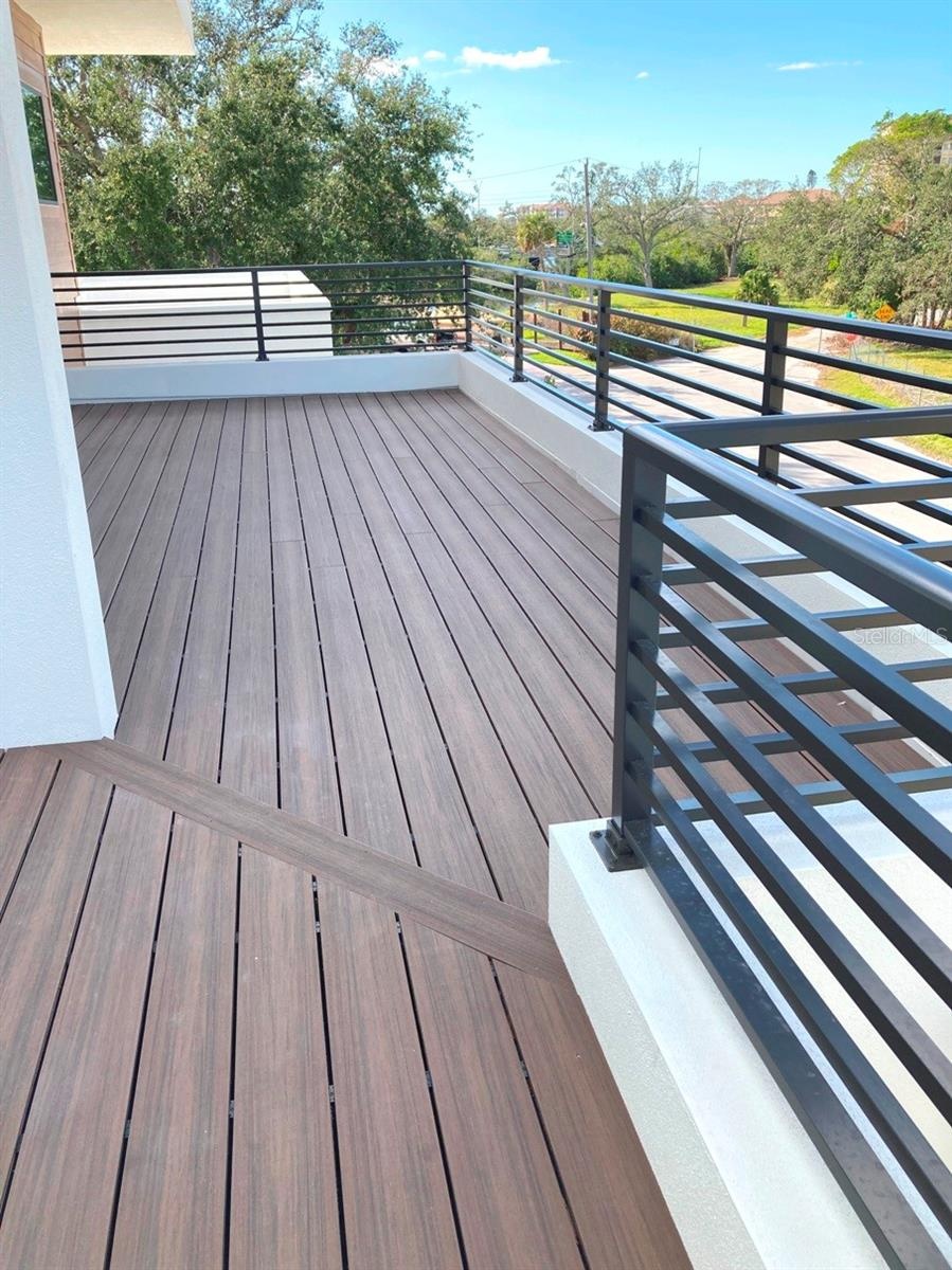 Guest Bedroom Two Deck