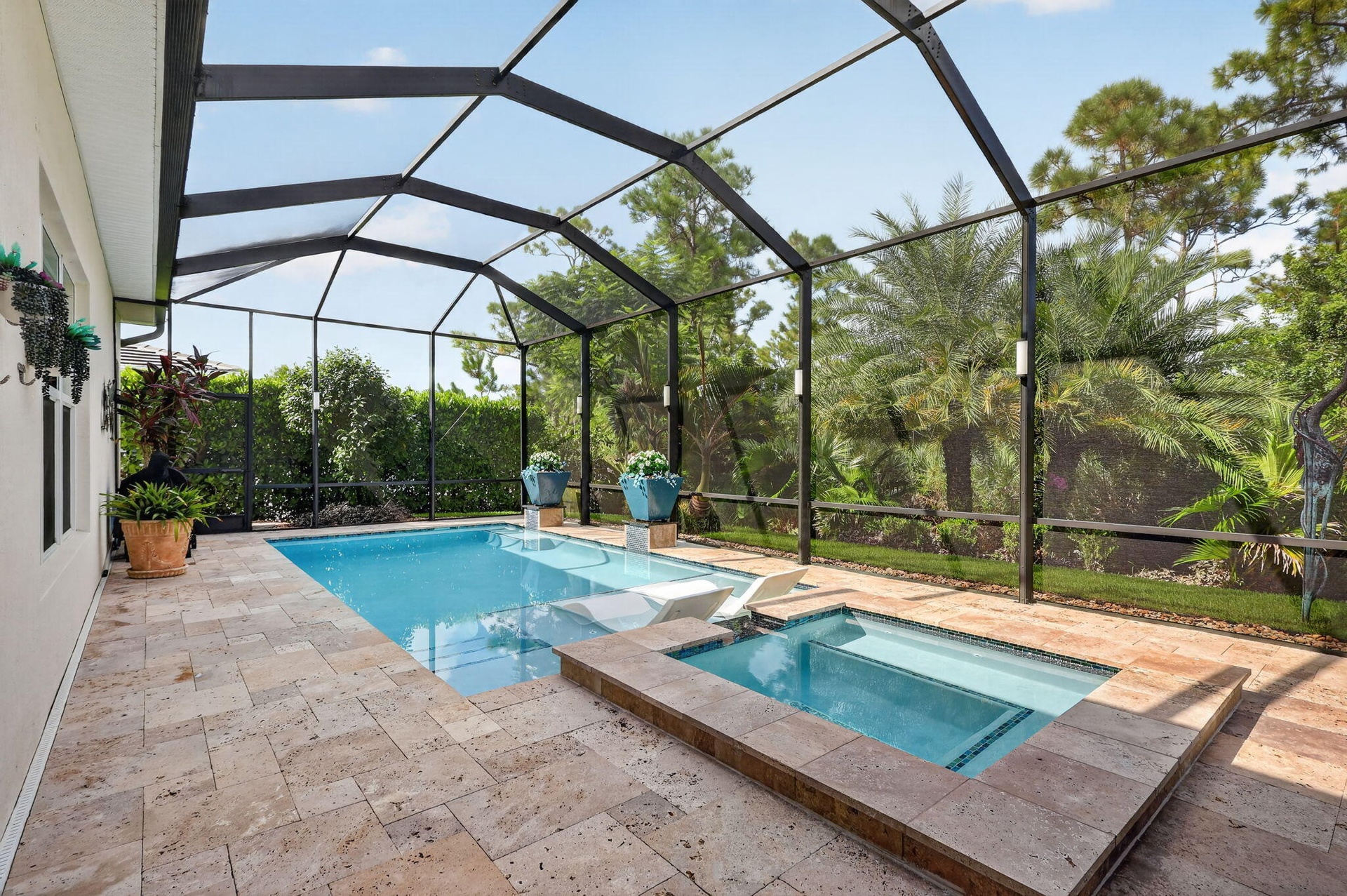 Salt water pool/spa