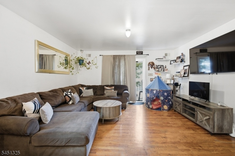 1st Floor Livingroom