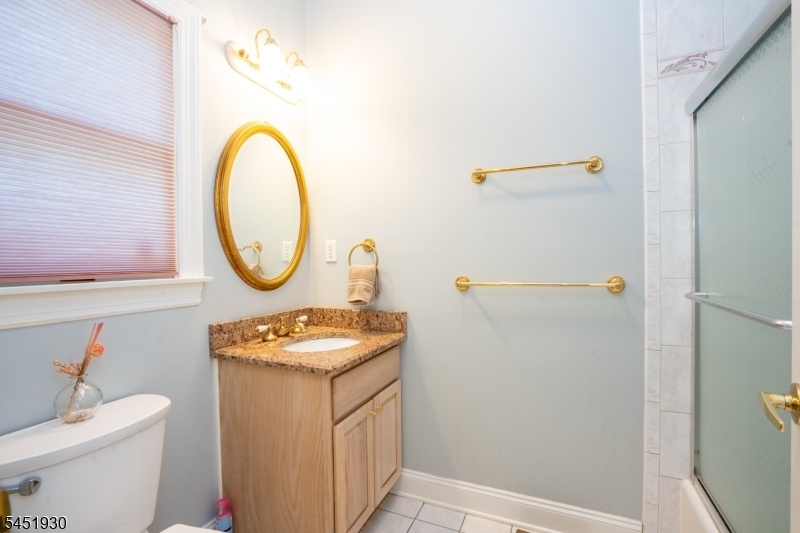 Ensuite Full Bath