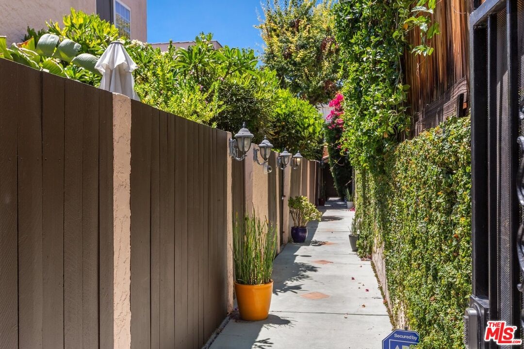 4 Private Townhomes