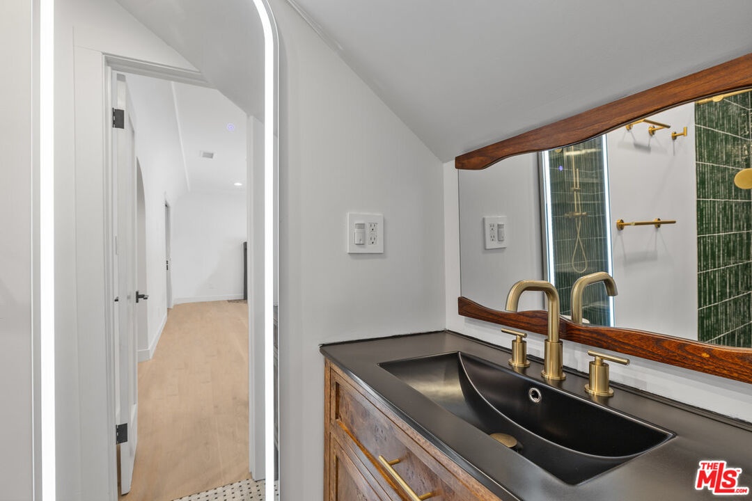 839 Downstairs Bathroom