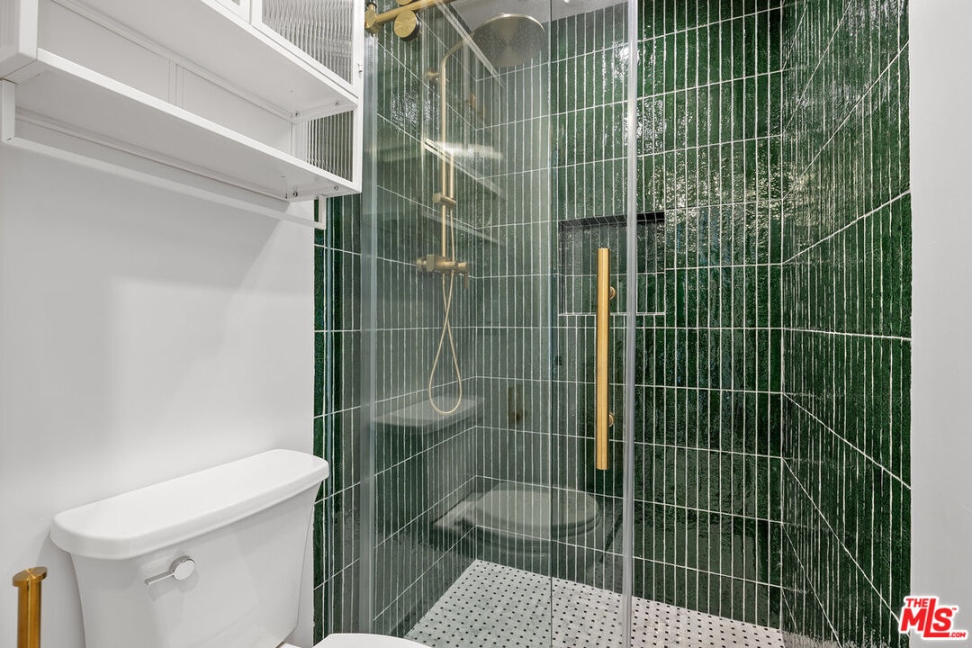 839 Downstairs Bathroom