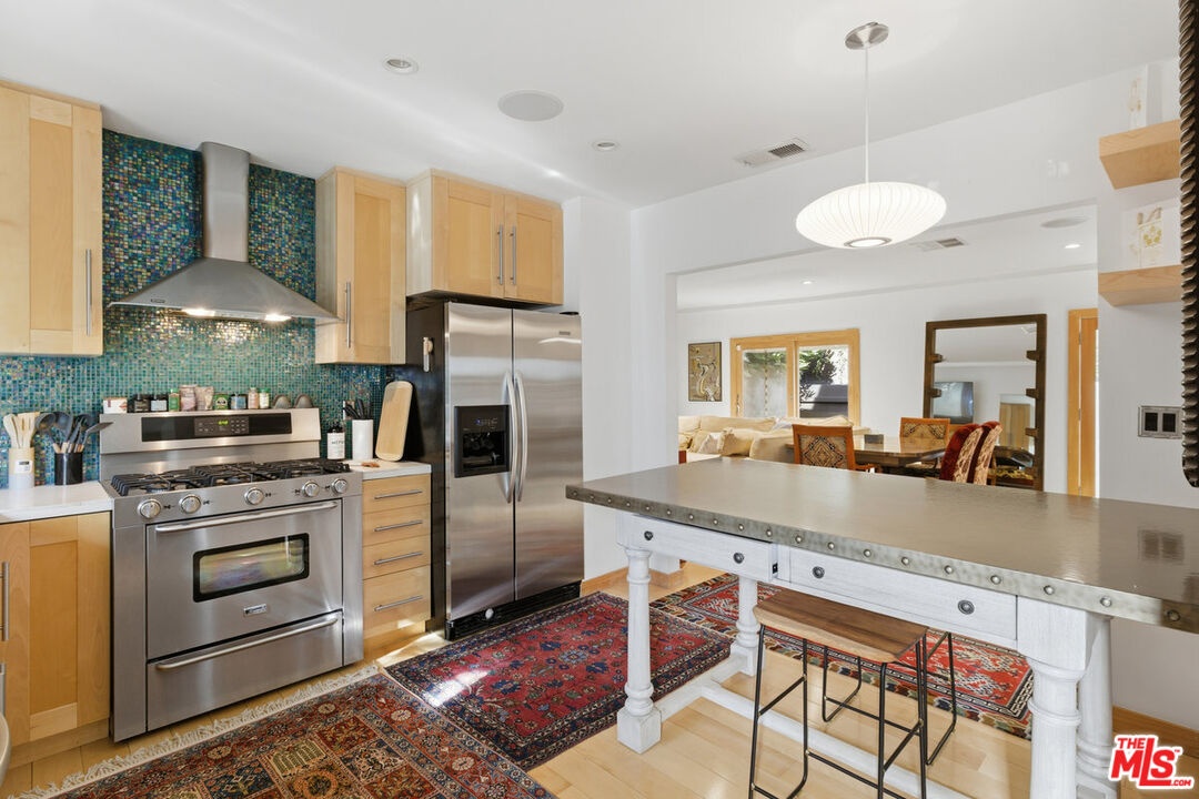 837 1/2 Kitchen