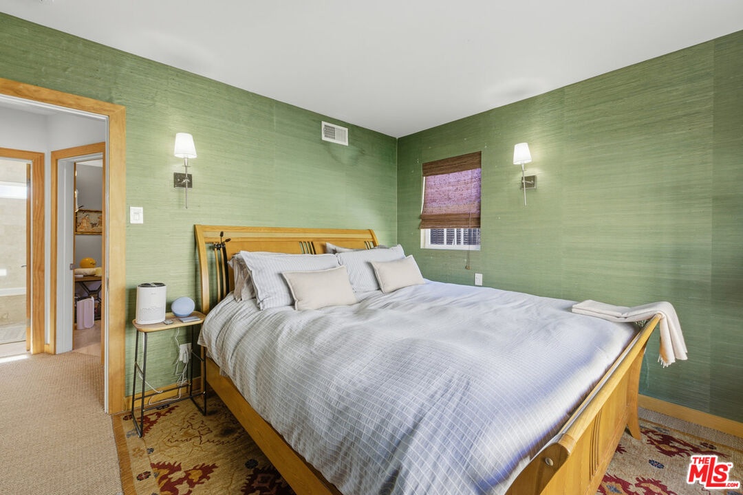 837 1/2 Upstairs Bedroom 2