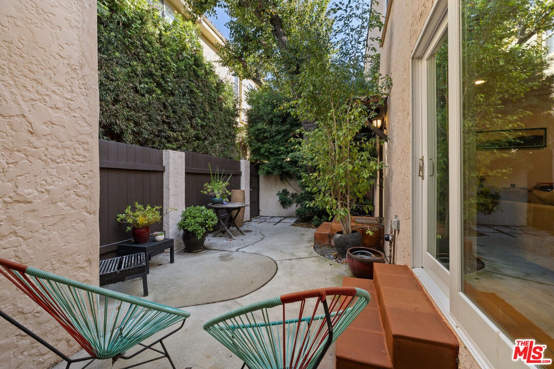839 1/2 Private Patio