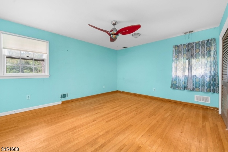2nd Primary Suite w Full Bath