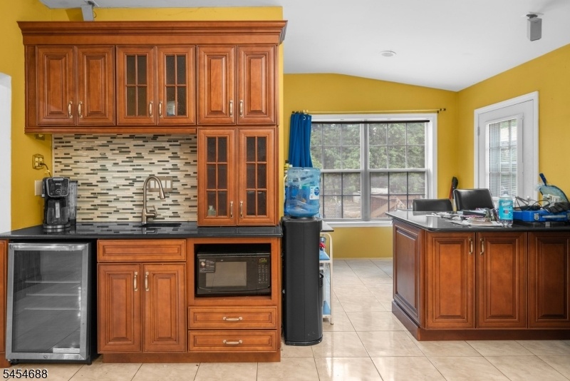 Wet Bar and Breakfast Nook