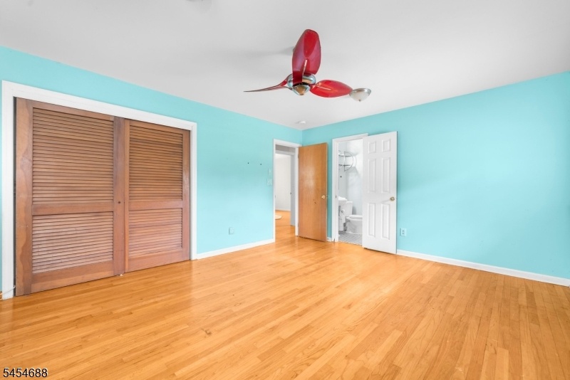 2nd Primary Suite w Full Bath
