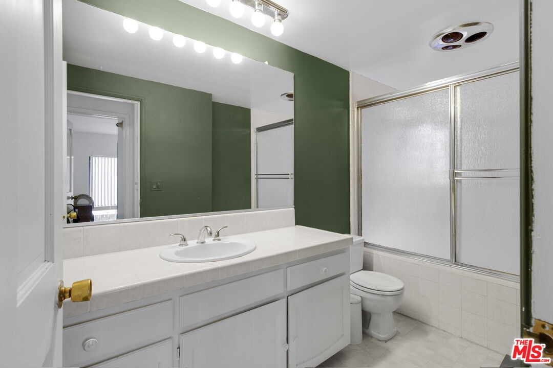Bath 3903