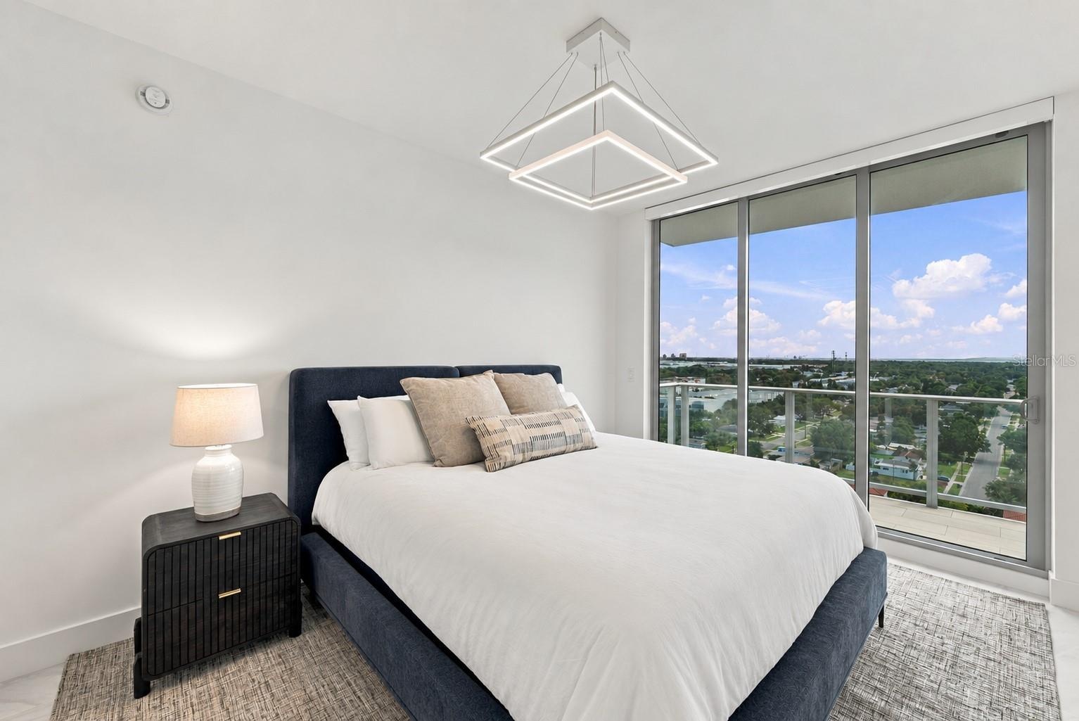 Third en-suite bedroom with eastern exposure and terrace