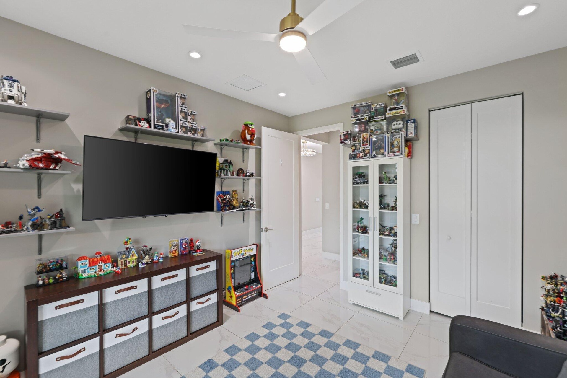 Bedroom-6/Playroom/Office