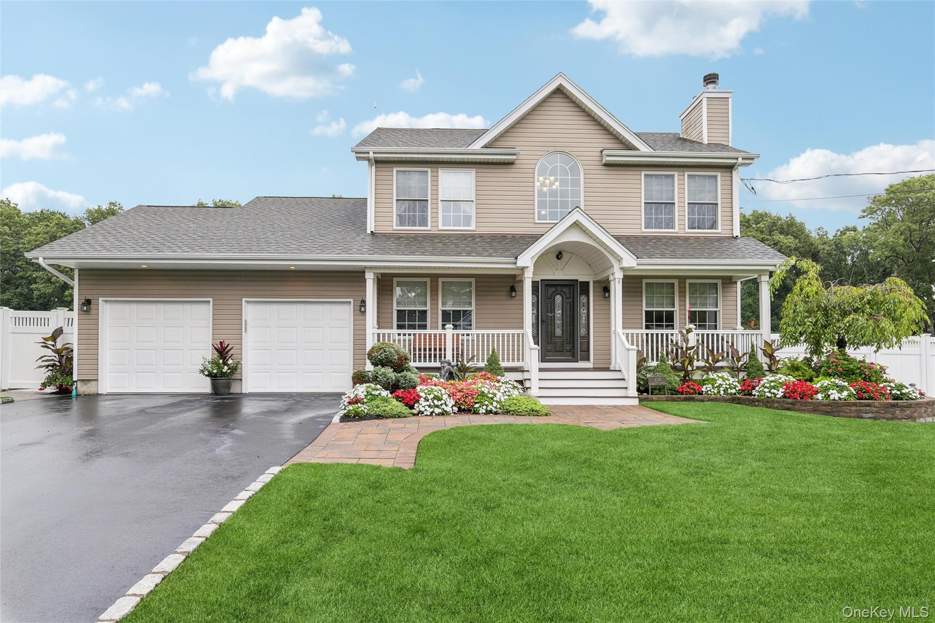 Colonial Floor Plan w/Double Driveway and 2 Car Garage