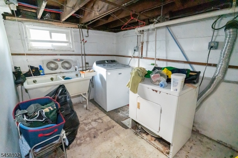 Basement Laundry room