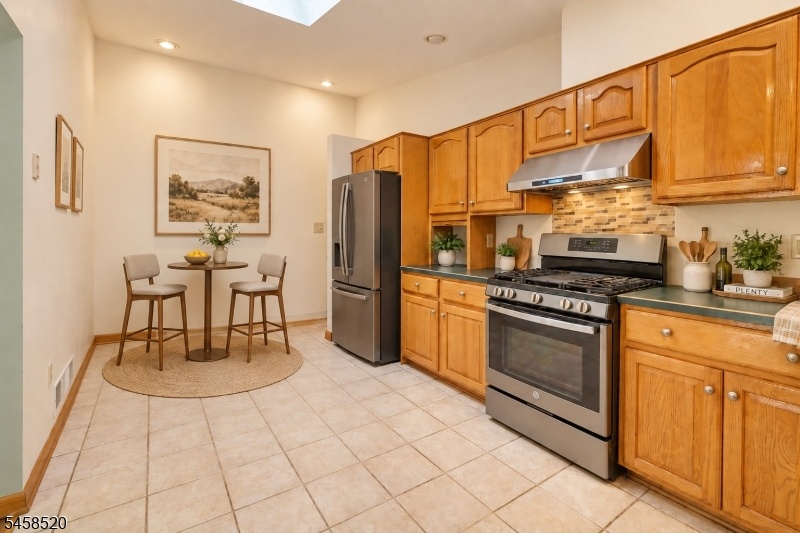 Picture a Table in the Kitchen