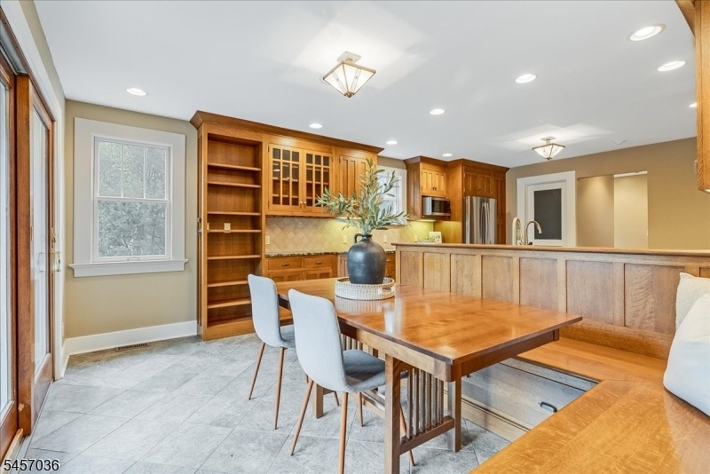 Built in Breakfast area
