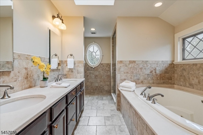 en suite Primary Bath
