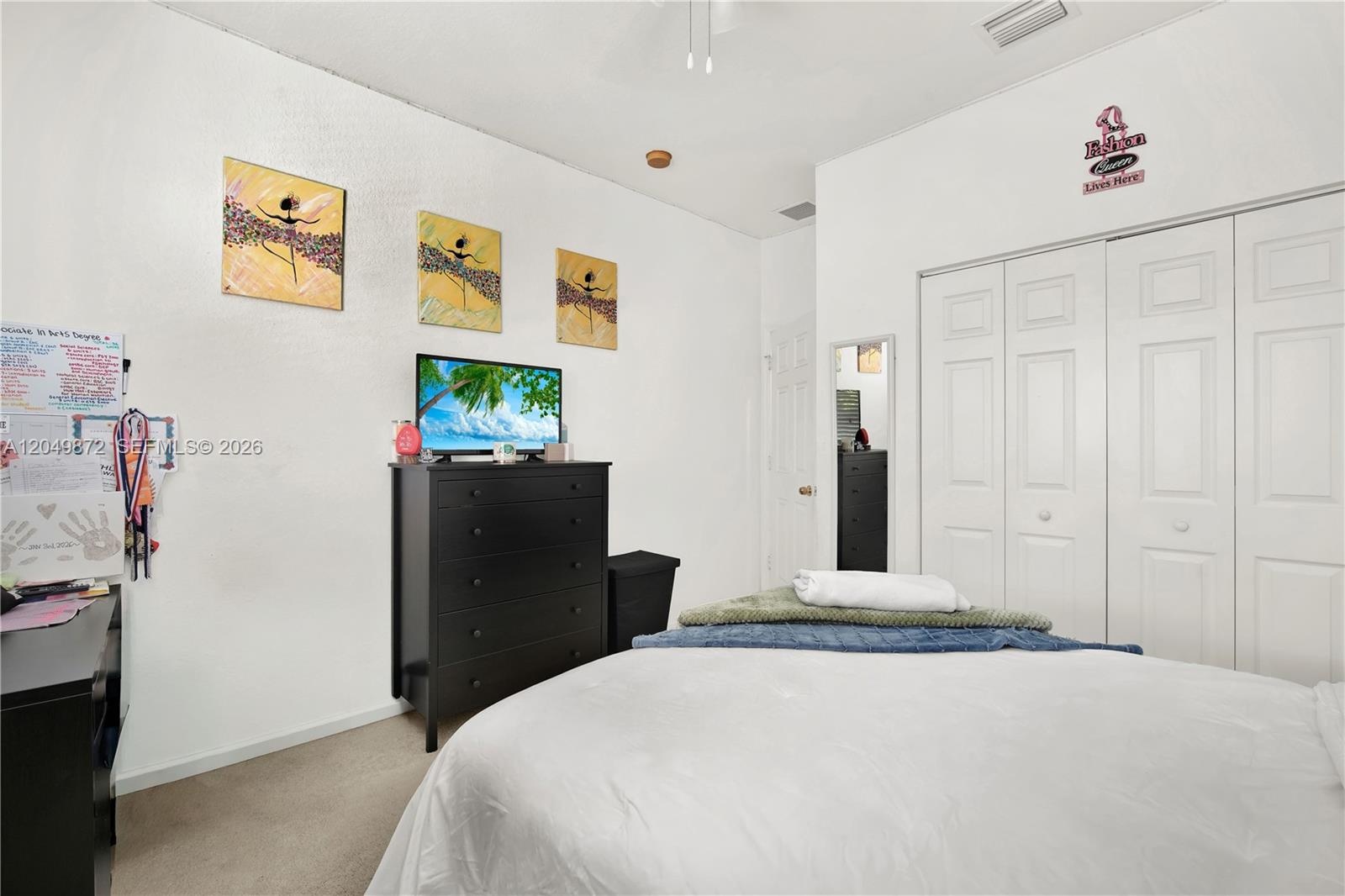 Tray ceiling, wood-finish flooring, recessed wall niche, and ceiling-mounted light fixture with fan