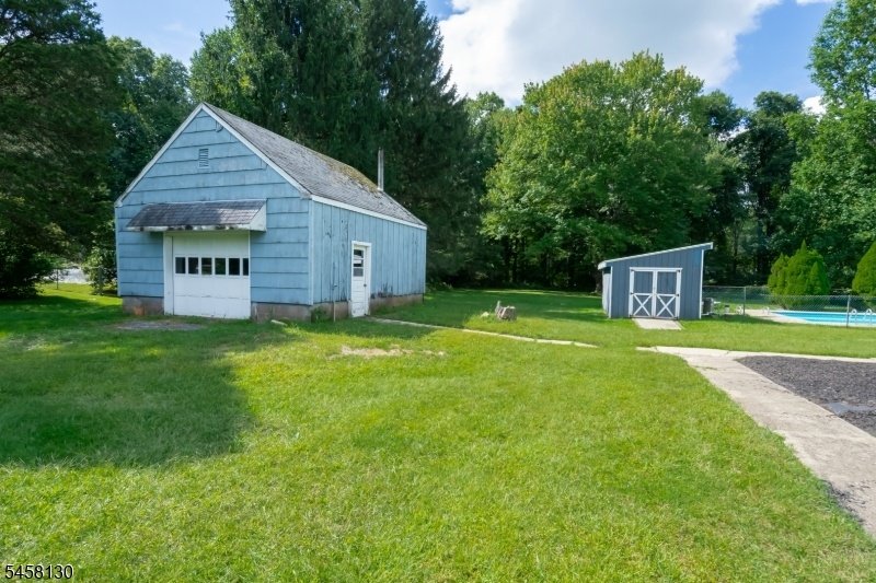 detached garage/storage