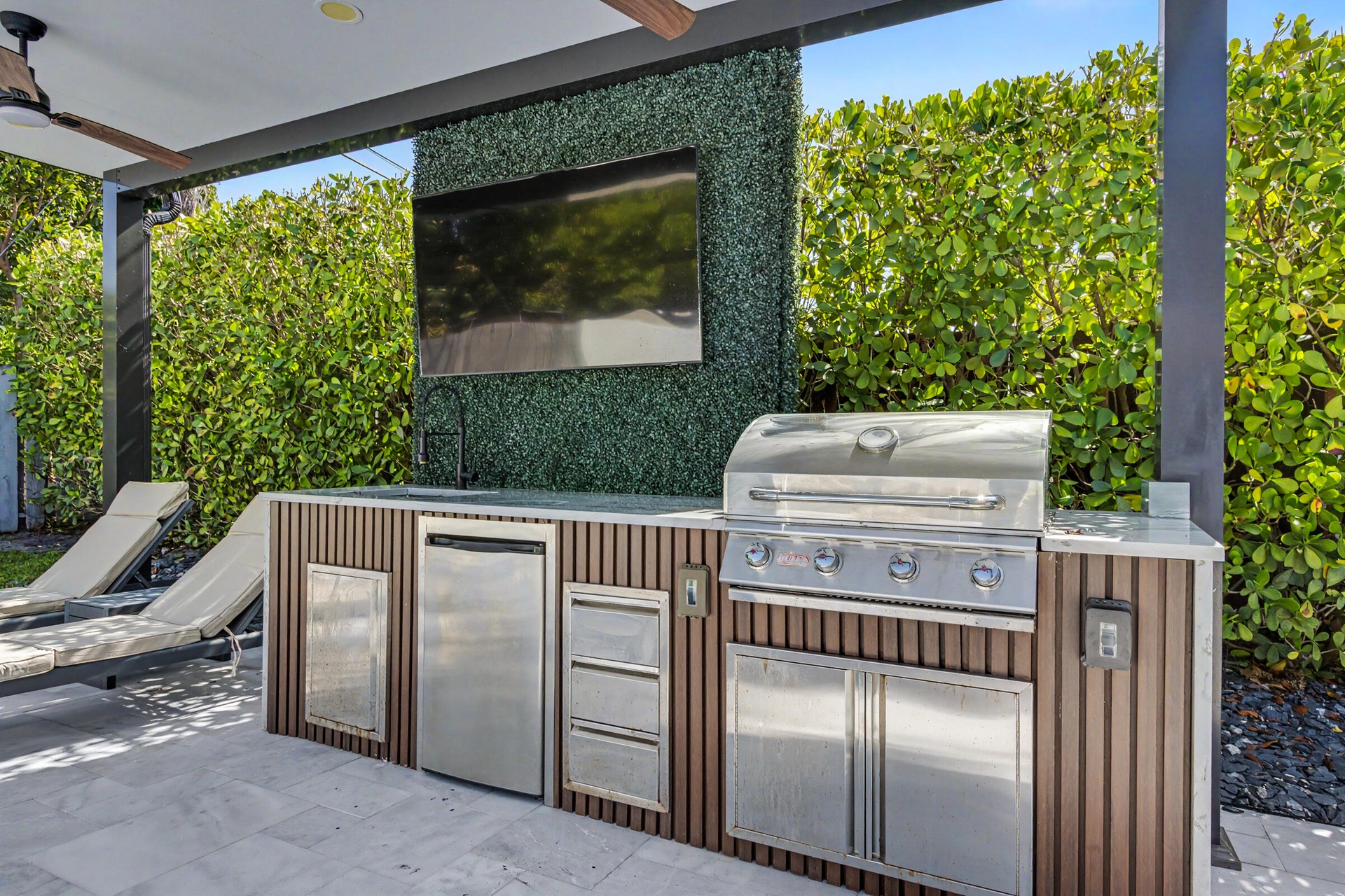 outdoor summer kitchen