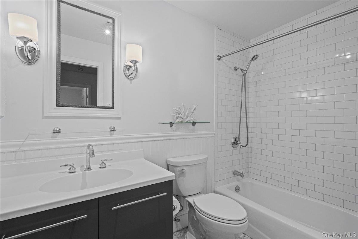 Updated Full Hall Bathroom