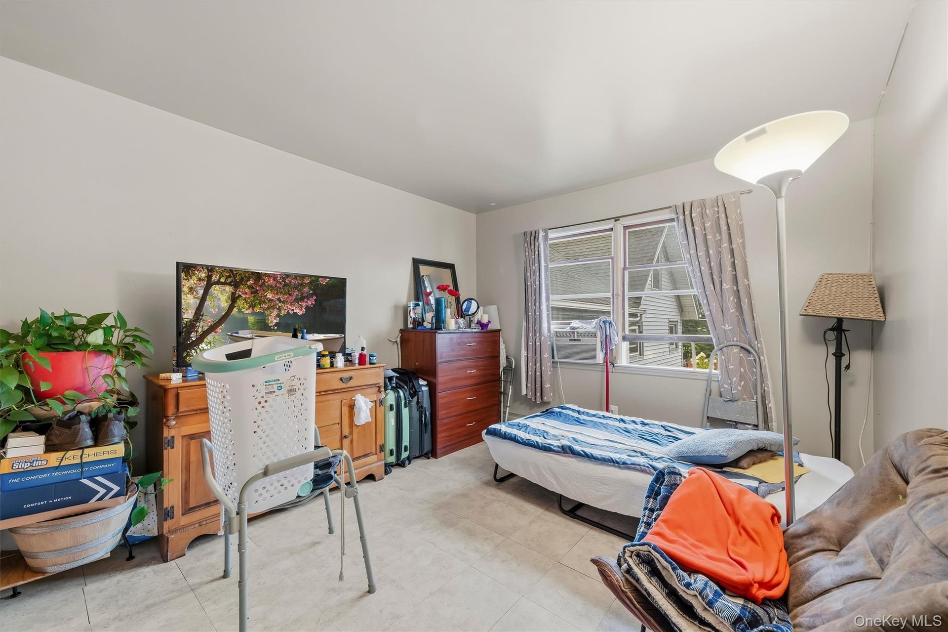 APARTMENT - Second bedroom with natural light and generous floor space.